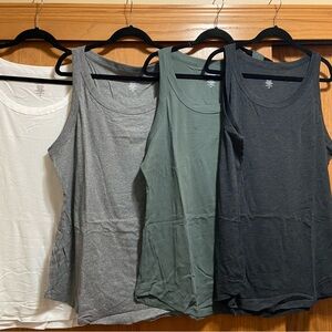 Set of 4 tank tops